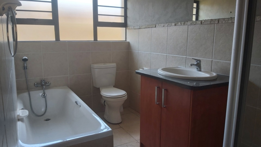 To Let 3 Bedroom Property for Rent in Hillside Free State